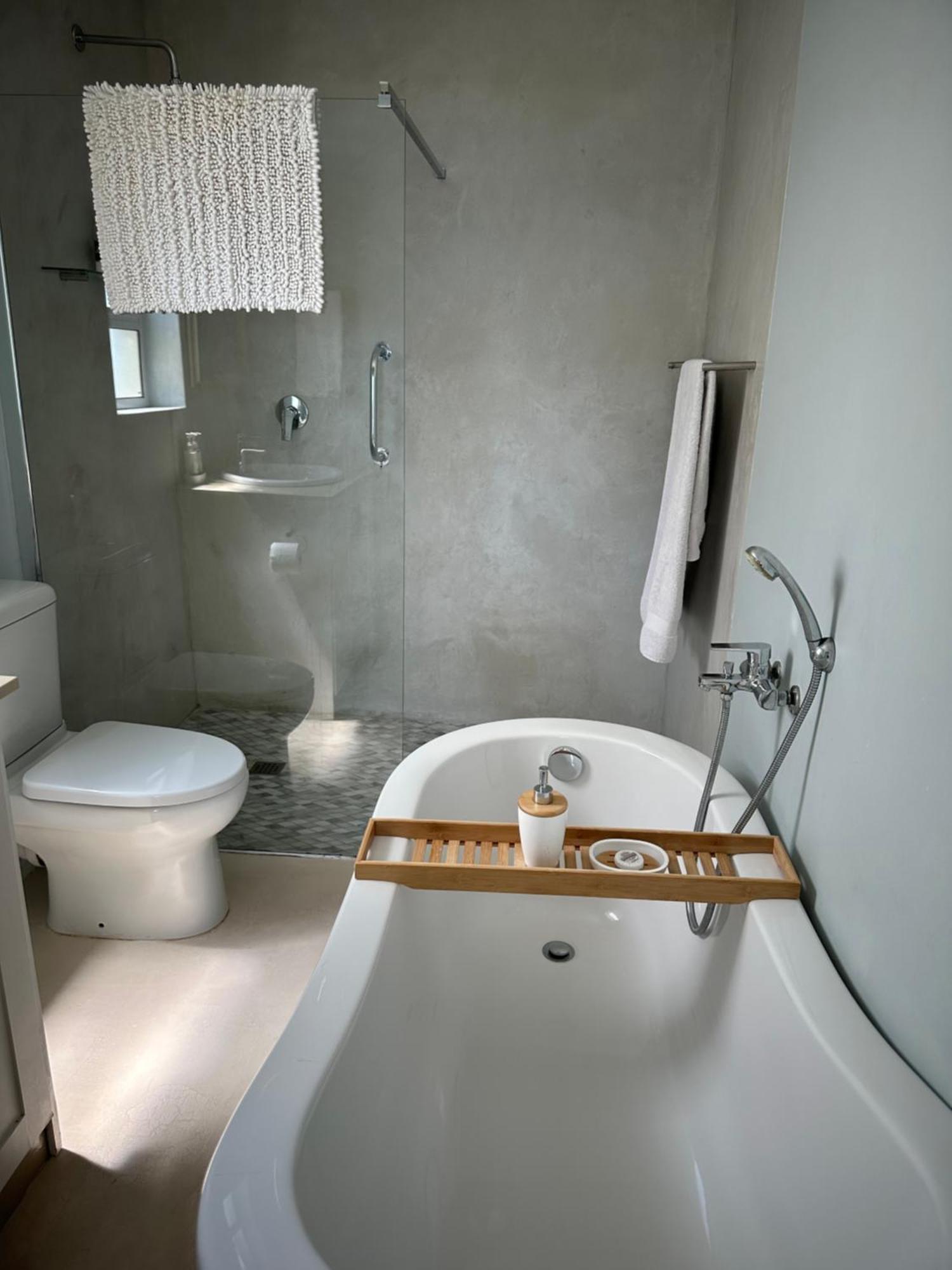 Seapearl Oceanfront Villa And Cottage Hermanus Exterior photo